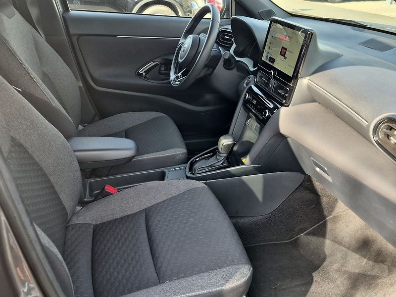 Toyota Yaris Cross 1,5 HEV FWD Style 85kW - fotka 12 z 26