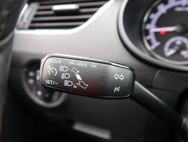 Škoda Octavia (2017) 1.6 TDI, Tempomat - fotka 17 z 17