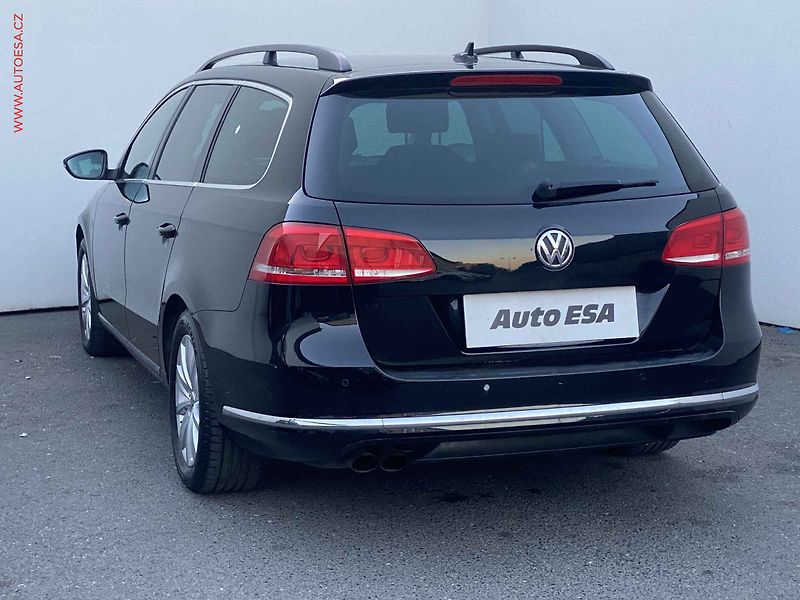 Volkswagen Passat (2012) 2.0 TDi, Comfortline, navi - fotka 6 z 20
