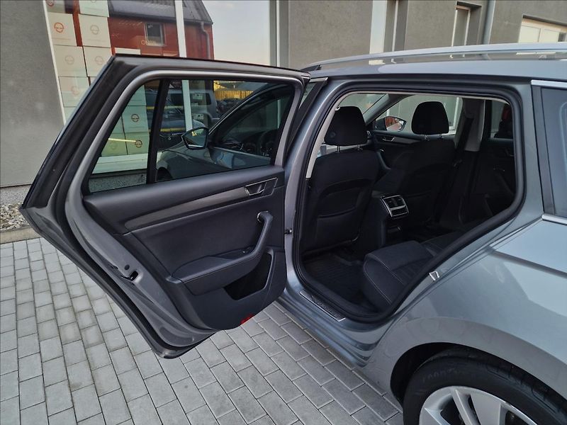 Škoda Superb 2.0TDI 110kW Style Combi,1Maj - fotka 18 z 49