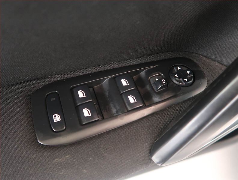 Peugeot 308 (2019) 1.2 PureTech, Serv.kniha - fotka 14 z 14