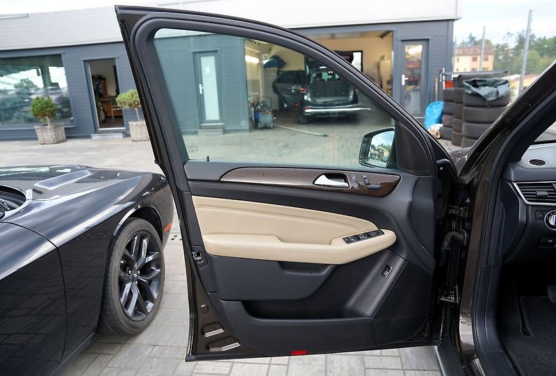Mercedes-Benz Třídy M ML 350i AMG 4Matic/Motor klepe - fotka 8 z 29