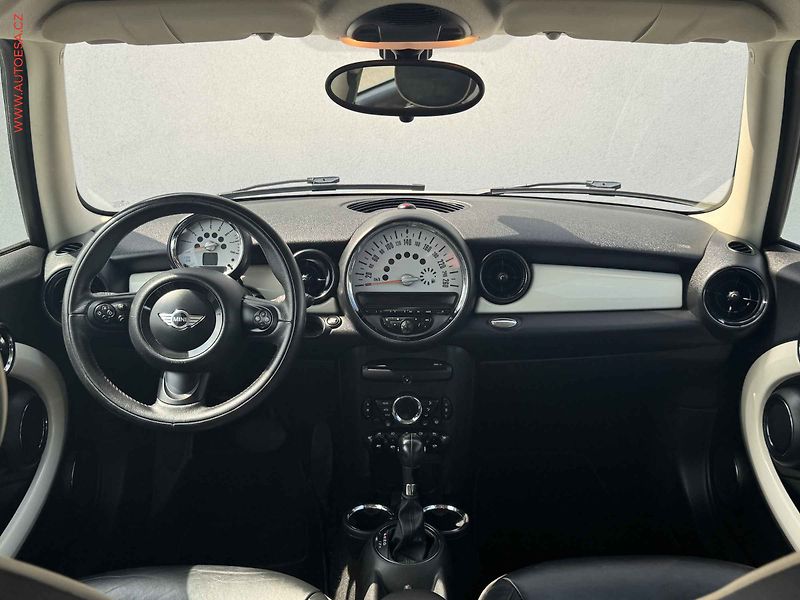 Mini Cooper (2013) 1.6i, AT, kůže - fotka 8 z 14