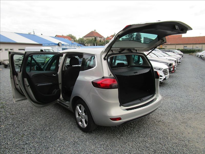 Opel Zafira Tourer 1.6CDTi aut. Klima, pan - fotka 32 z 42