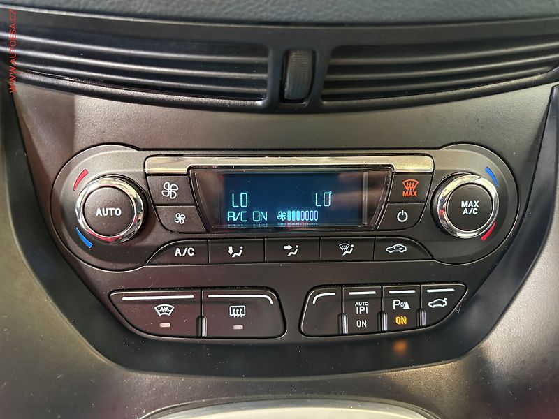 Ford C-MAX (2014) 2.0 TDCi, AT, xenon, autoAC - fotka 15 z 16
