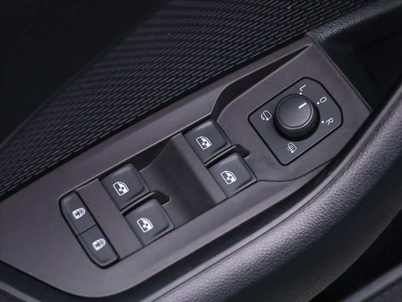 Škoda Octavia 2,0 TDI DSG Navi LED ACC DPH - fotka 15 z 38
