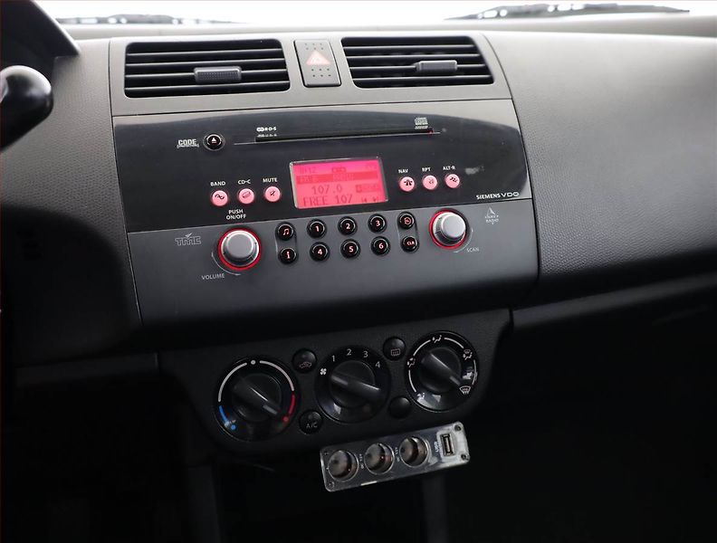 Suzuki Swift (2005) 1.3, nová STK, plně pojízdný - fotka 10 z 15
