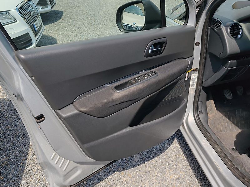 Peugeot 5008 1.6 HDI  - fotka 8 z 20