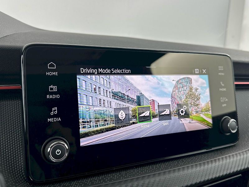 Škoda Scala (2025) DSG 1.5TSI 110kW Monte Carlo - fotka 12 z 32