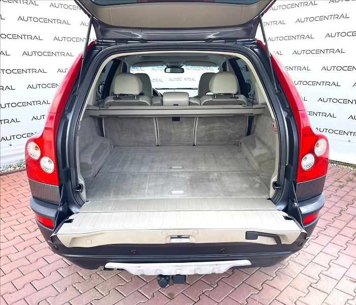 Volvo XC90 2,4 D,136kW,4x4,aut. - fotka 10 z 24