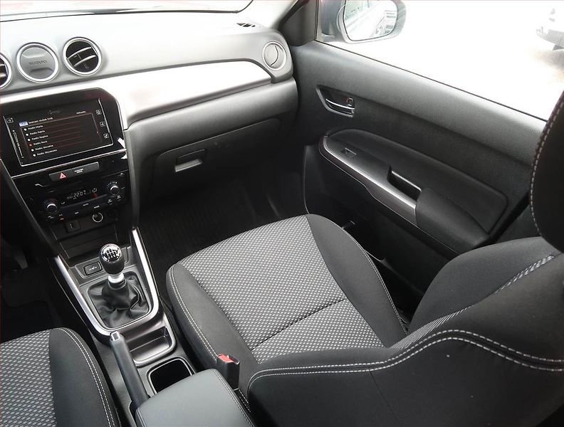 Suzuki Vitara (2022) 1.4 BoosterJet, Serv.kniha - fotka 8 z 19
