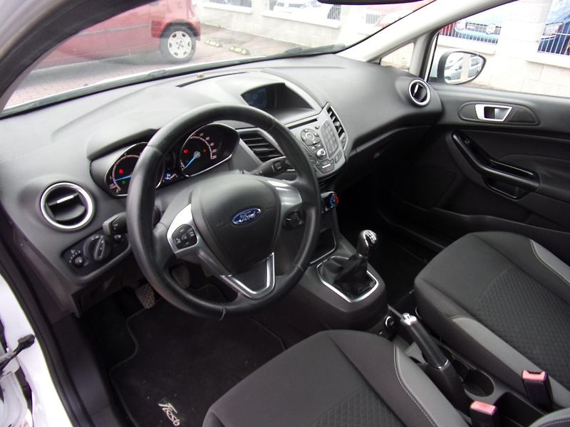 Ford Fiesta (2015) 1,5 - ZADÁNO - fotka 23 z 28