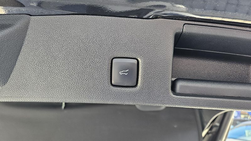 Ford Kuga (2023) 2.5i HEV 140 kW Titanium 4x4  - fotka 13 z 37
