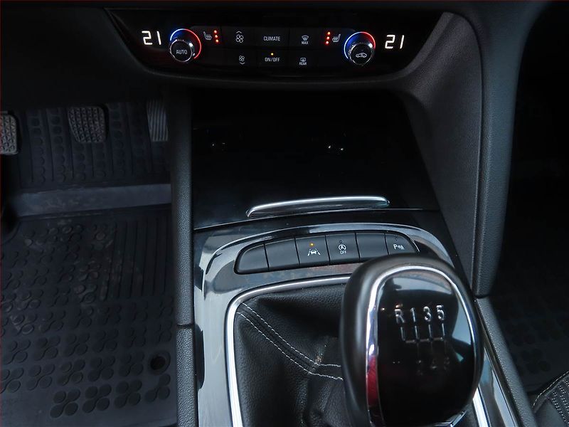 Opel Insignia (2019) 2.0 CDTI, 4X4, Navi, Tempomat - fotka 19 z 22
