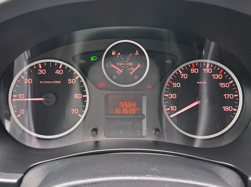 Citroën Berlingo SHINE 1.6 VTi 88 kW - fotka 13 z 21