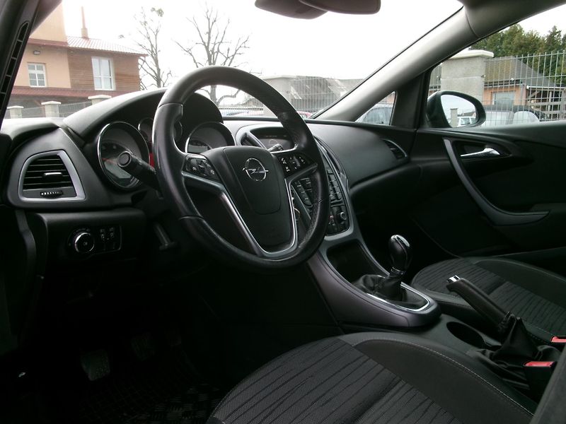 Opel Astra 1,6 CDTi NAVI AUTOKLIMA  - fotka 25 z 29