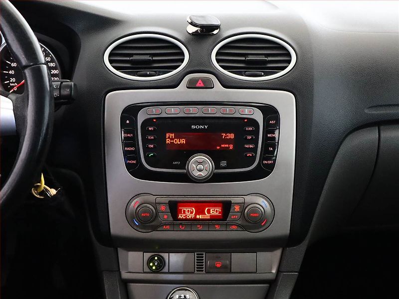 Ford Focus (2010) 1.6 i, LPG, po STK - fotka 9 z 13