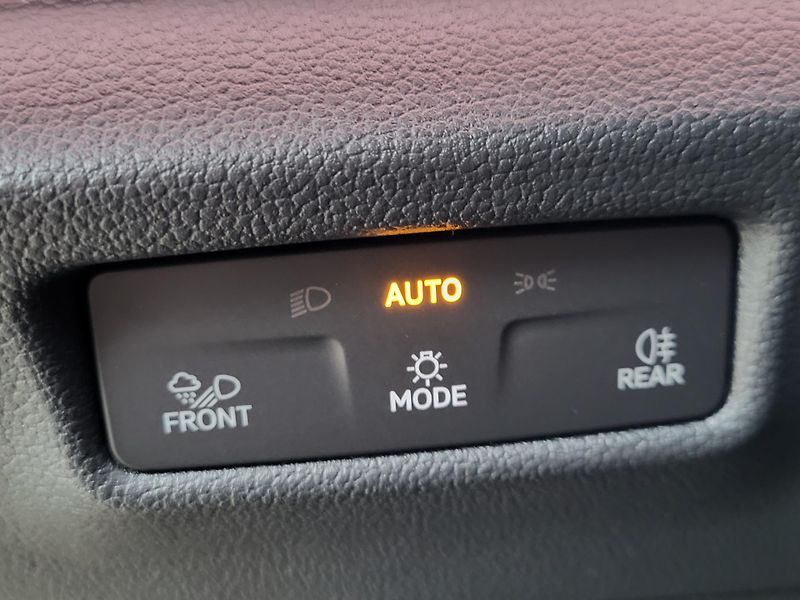 Volkswagen Tiguan (2026) People 1,5 eTSI 110kW mHEV - fotka 8 z 27