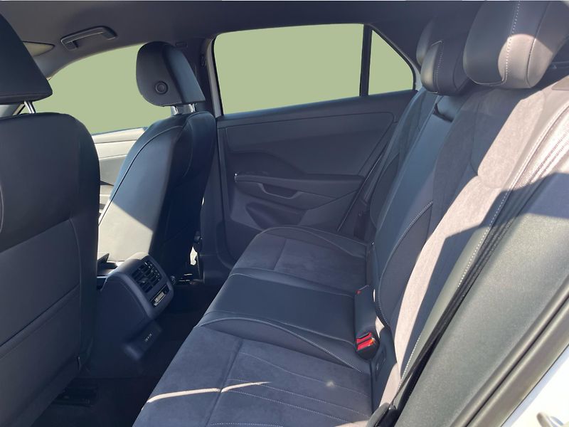 Volkswagen T-Roc Style 1,5 eTSI 110 kW 7DSG - fotka 12 z 26