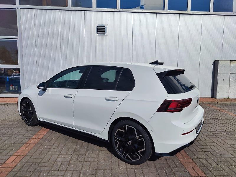 Volkswagen Golf (2025) R-Line People 1,5 eTSI 7DSG mH - fotka 6 z 26