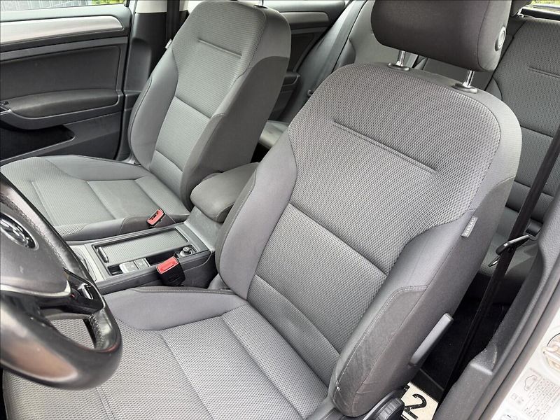 Volkswagen Golf VII 1.6 TDI Comfortline - fotka 9 z 12