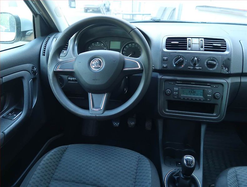 Škoda Fabia (2014) Ambiente 1.2 TSI, Serv.kniha - fotka 7 z 14