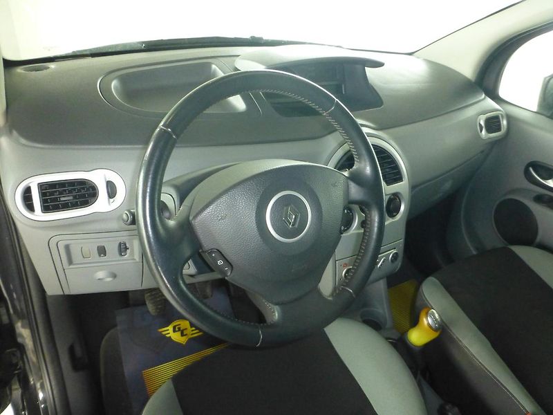 Renault Modus (2010) 1,2I*KLIMATIZACE**PARK.SENZORY - fotka 12 z 25