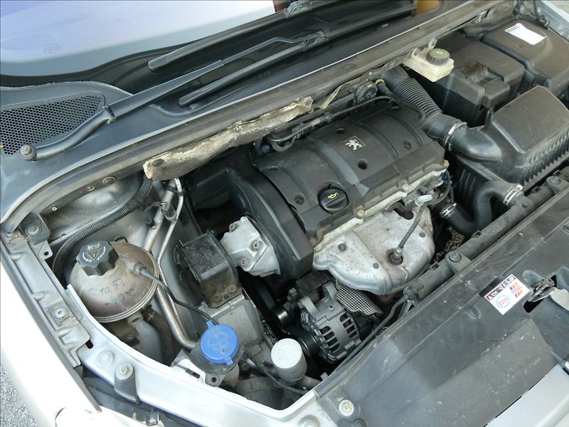 Peugeot 307 1,6 16V 80kW SW 7.míst,PANORAM - fotka 28 z 36