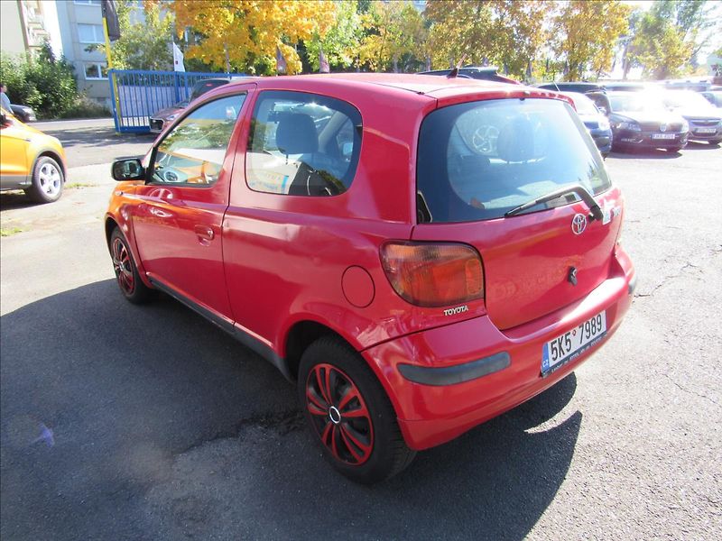 Toyota Yaris 1,0 i Terra VVT-i - fotka 4 z 22