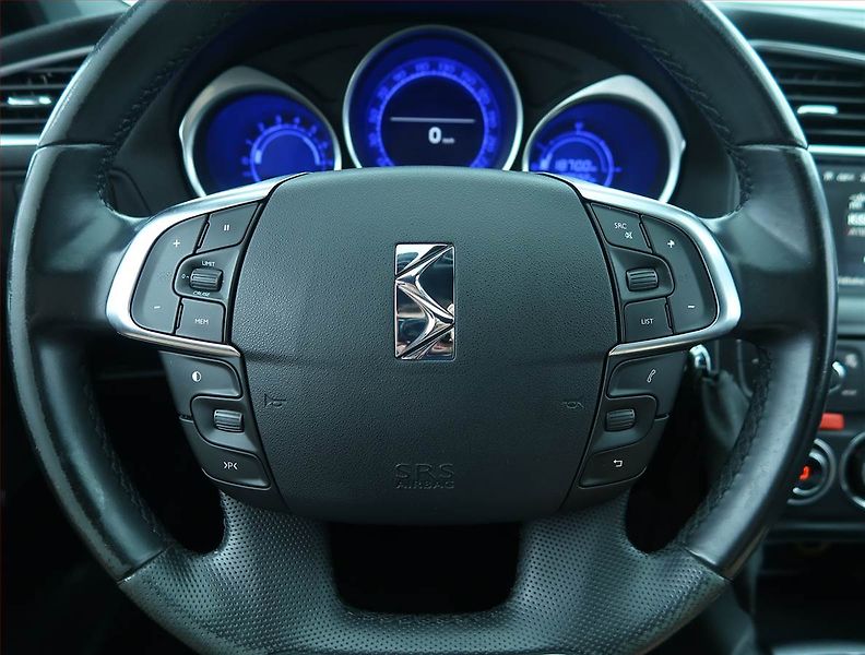 Citroën DS4 (2015) 1.6 e-HDi, Serv.kniha, Navi - fotka 17 z 18