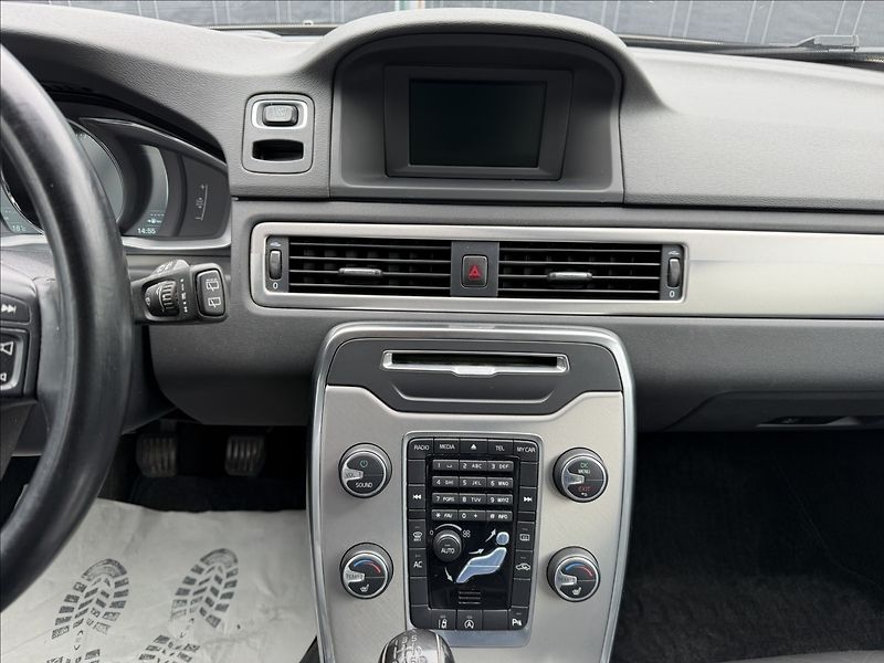 Volvo V70 2.0 D4 Momentum - fotka 10 z 23