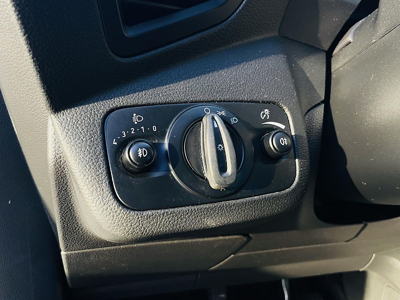 Ford Grand C-MAX 2.0TDCi MANUÁL 7MÍST SERVISKA - fotka 41 z 46