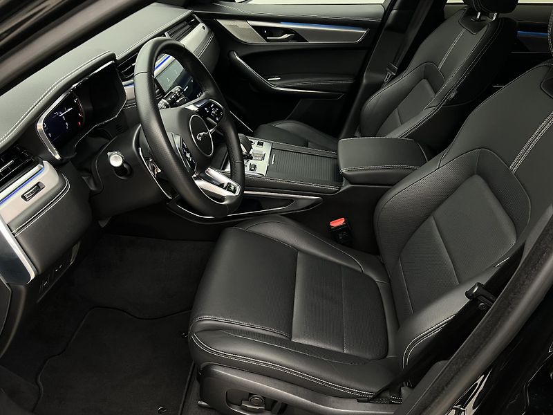 Jaguar F-Pace D200 R-DYNAMIC SE AWD AUT  - fotka 3 z 49