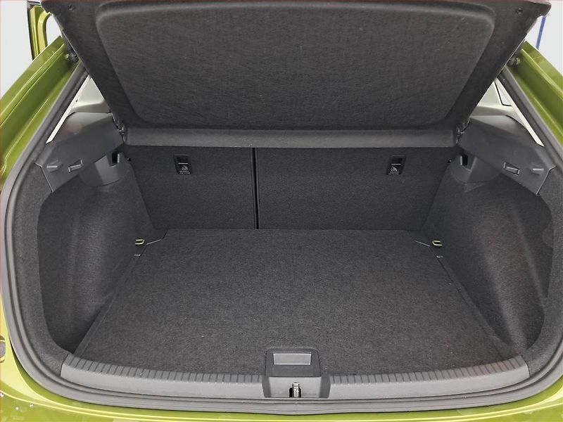 Volkswagen Taigo (2023) 1.0 TSI - fotka 13 z 19