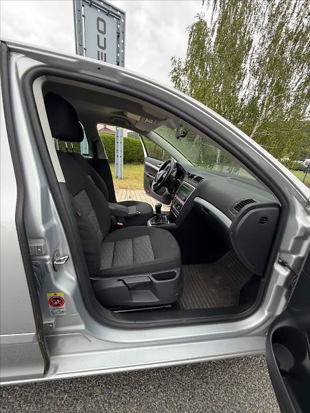 Škoda Octavia 1,6  1,6 DISEL - fotka 29 z 32