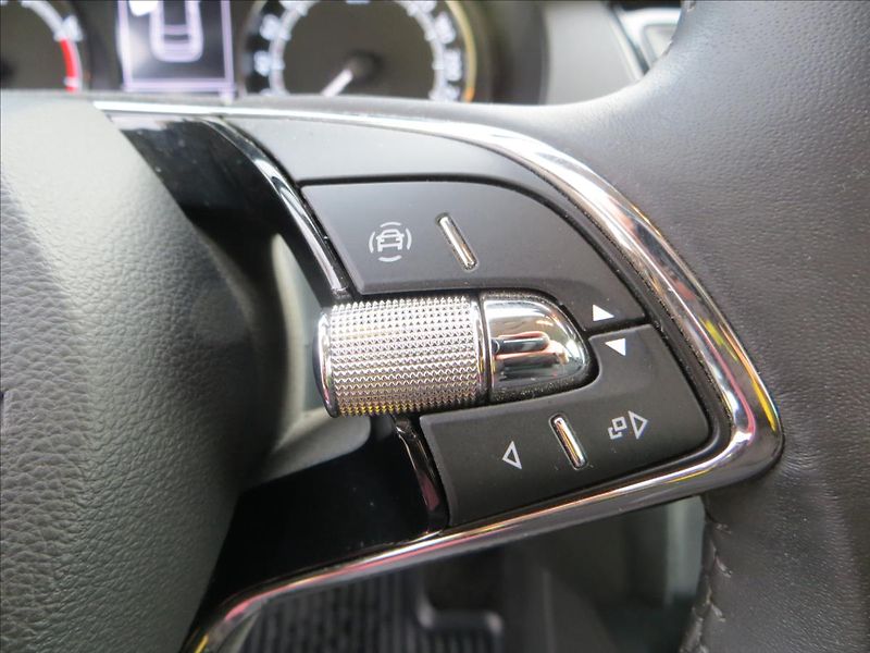 Škoda Fabia 1,0 TSI Ambition Tour ČR - fotka 19 z 24