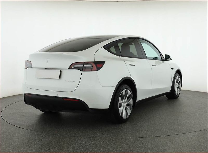Tesla Model Y (2022) Long Range AWD 75kWh, SoH 97% - fotka 5 z 19