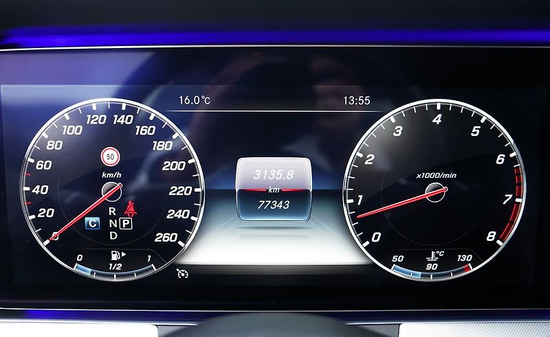 Mercedes-Benz Třídy E E 450 AMG 4Matic+, 370PS - fotka 28 z 43