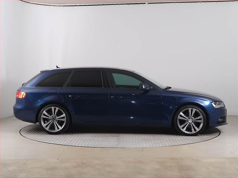 Audi A4 (2012) Ambition 2.0 TDI, Serv.kniha - fotka 6 z 16