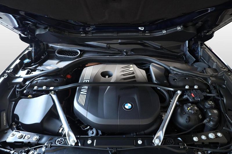 BMW Řada 7 750e xDrive - fotka 9 z 36