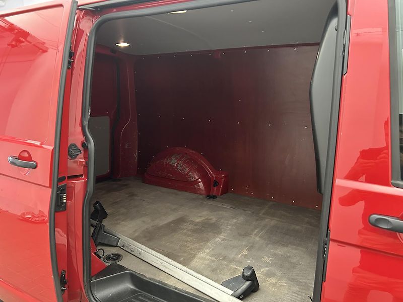 Volkswagen Transporter 2.0 TDI - fotka 17 z 23