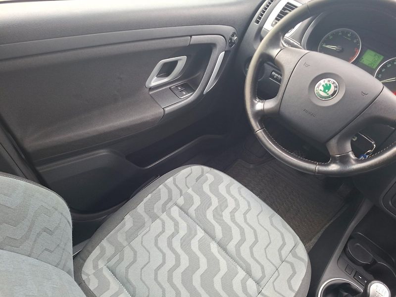Škoda Fabia (2008) 1.4i 63kW -AUT.KLIMA-TEMPOMAT - fotka 12 z 30