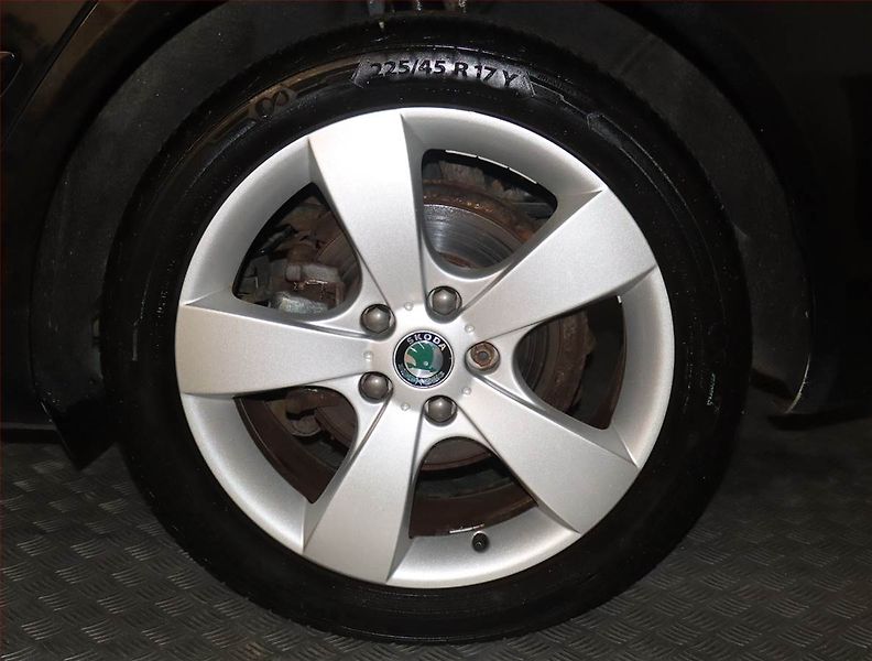 Škoda Octavia (2010) Elegance 2.0 TDI, Xenony - fotka 14 z 15