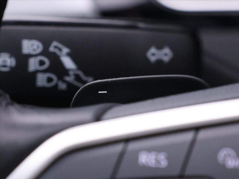 Volkswagen Passat 2,0 TDI 147kW DSG Matrix DPH - fotka 19 z 35