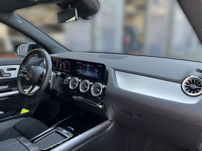 Mercedes-Benz GLA 200 d AMG Style Edition - fotka 15 z 18