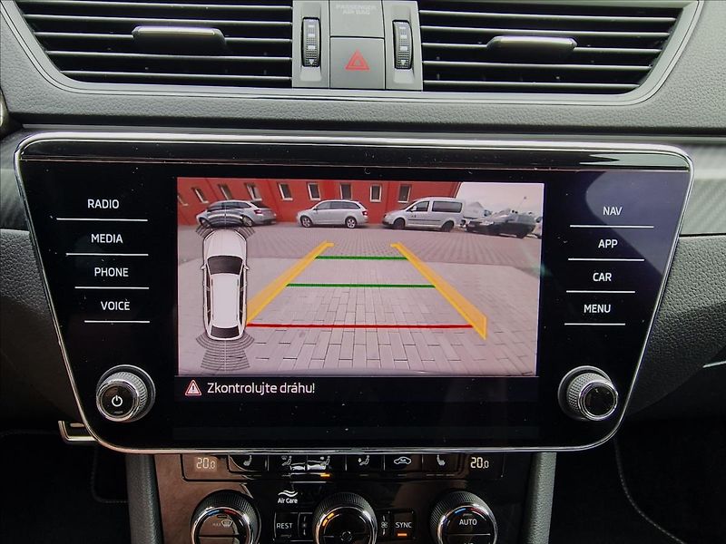 Škoda Superb 2.0TDI 140kW DSG SportLine ,ČR - fotka 26 z 50