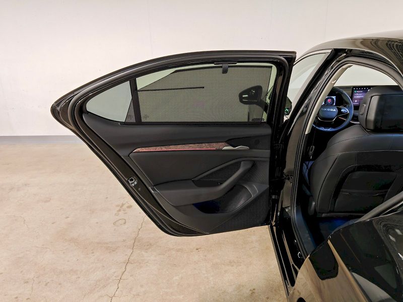 Škoda Superb (2025) 2.0 TSI 195 kW DSG 4x4 L&K - fotka 27 z 35