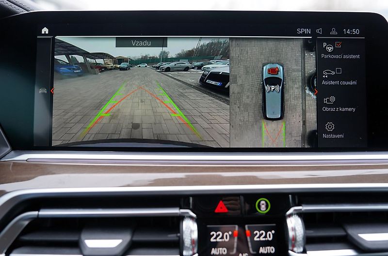 BMW X7 M50i xDrive/AT9/22/ČR/530 PS - fotka 46 z 49