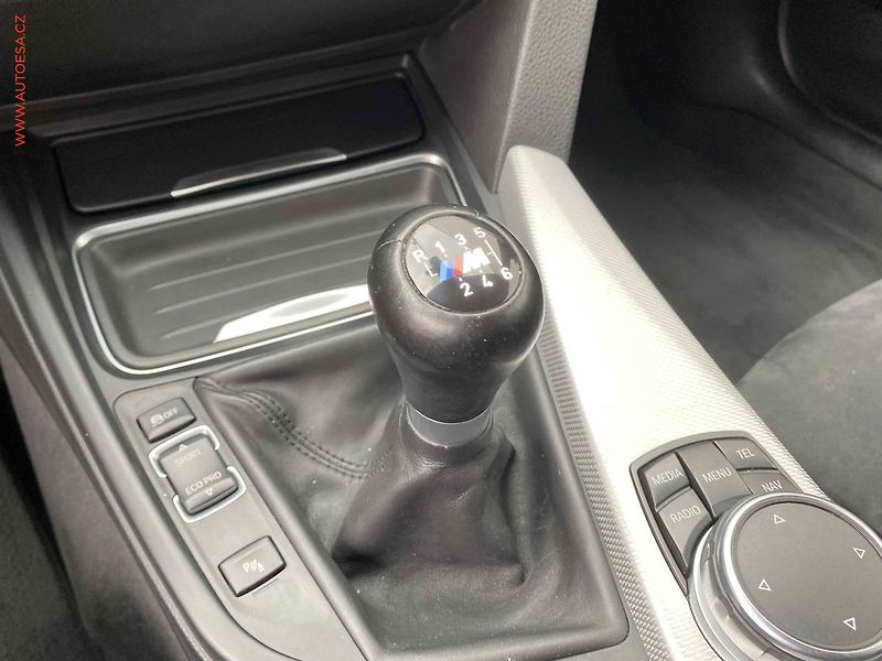 BMW Řada 3 (2015) 2.0D 318D, M Paket, bixen - fotka 17 z 21