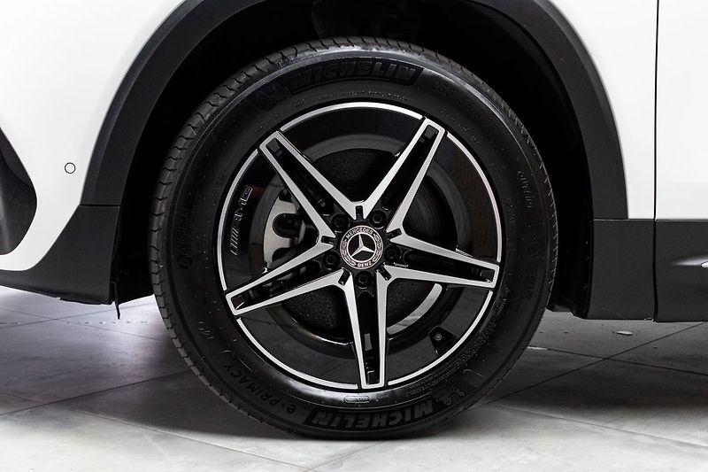 Mercedes-Benz EQB 300 66kWh*4MATIC*AMG*KAMERA*So - fotka 39 z 47